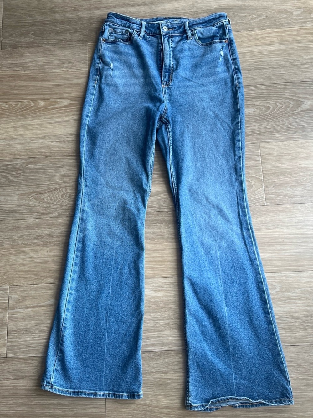 Old Navy Flared Women's Jeans - Picture 3 of 3